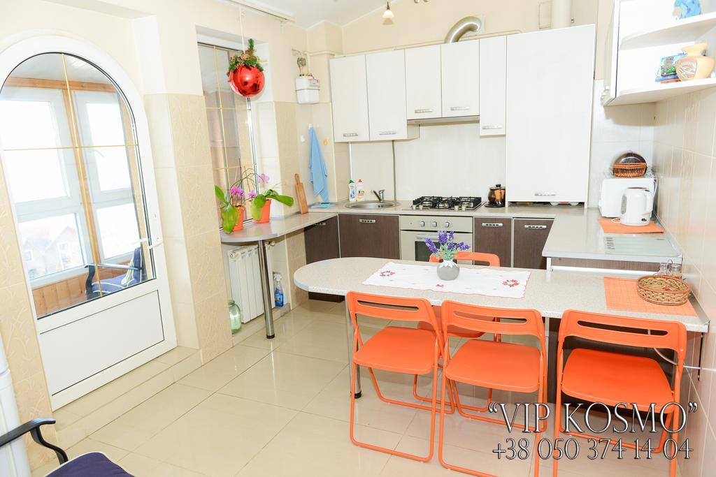 Apart Club Kosmo Apartamento Chernivtsi Quarto foto