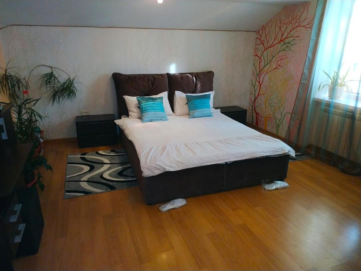 Apart Club Kosmo Apartamento Chernivtsi Exterior foto